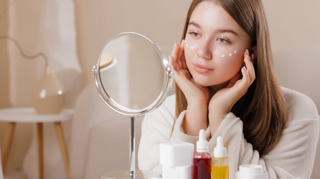 Ordinea aplicării produselor de skincare: cum le aplici pentru eficiență maximă