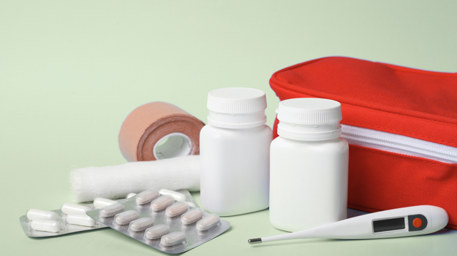 Ce nu trebuie să lipsească din trusa medicală de vacanță – sfaturi de la farmacist!