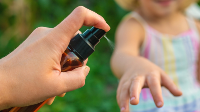 Mușcăturile de țânțari: cum previi scărpinatul și infectarea pielii
